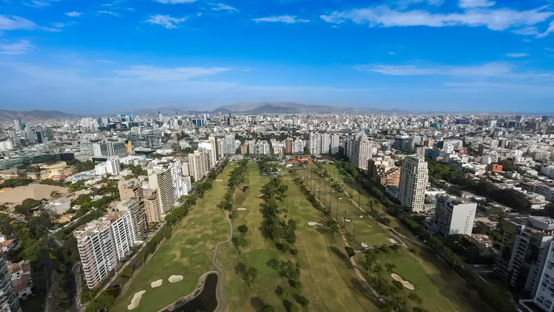 Toma aérea con drone · San Isidro
