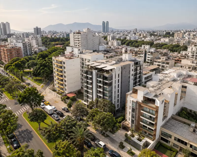 Triplex en Av. Barrenechea, San Borja · foto 2 de 2